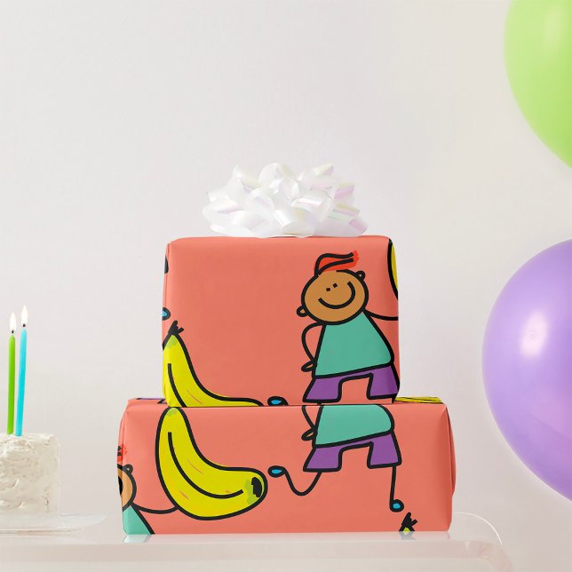 Spelande Kid Holding Big Gult Banana Presentpapper (Skapare uppladdad)