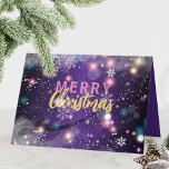 Spelande Lila Winter Wonderland God jul Helgkort<br><div class="desc">Upplev magin i julhelgen med vårt fantastiska julhälsningskort! Kortet har en häftande galaxliknande utformning på mörkens lila,  belyst genom att vrida på ljus från jul och delikat snöflingor. Inuti kortet finns ett fullständigt meddelande om anpassade och namnteckning. Anpassa den för att göra den till din rätta! 🎄 ✨</div>