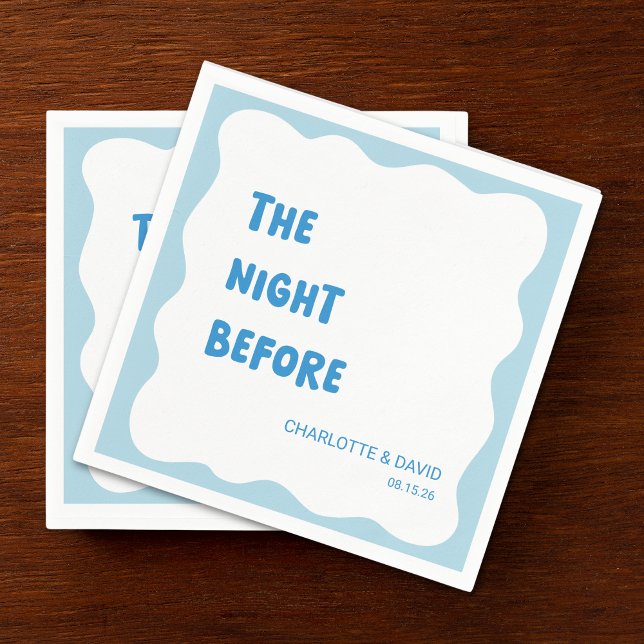Spelande modern, Vågigt blå och vit repetitionsmid Pappersservett (Set the tone for 'The Night Before' with these bold, fun blue napkins at your rehearsal dinner.)
