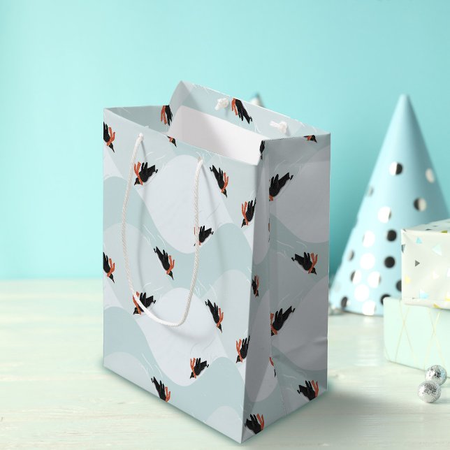 Spelande Penguins Sliding på Snö Mönster (Playful Penguins Sledding Pattern Gift Bags)