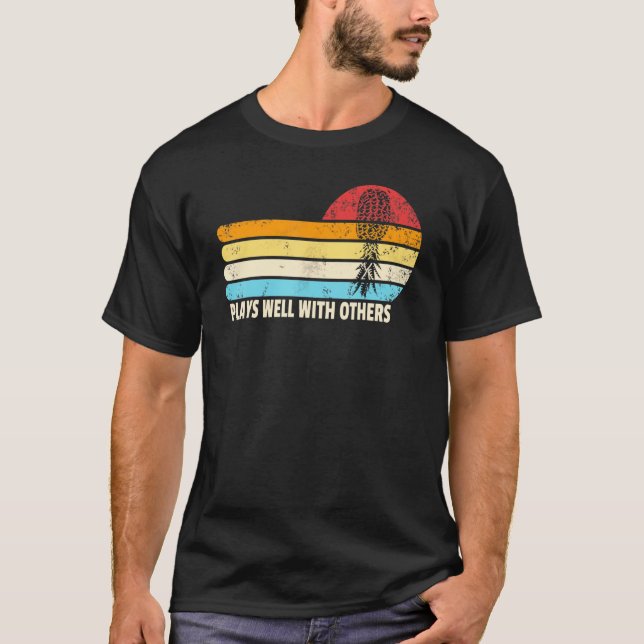 Spelar bra med andra Swinger-appar upp och ned T Shirt (Framsida)