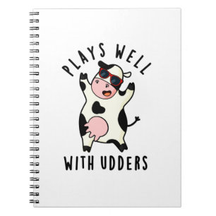 Spelar bra med Udders-unge Cow Pun Anteckningsbok