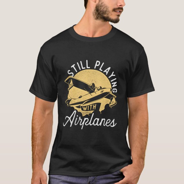 Spelar fortfarande med flygplan Rc Flygplan Pilot  T Shirt (Framsida)