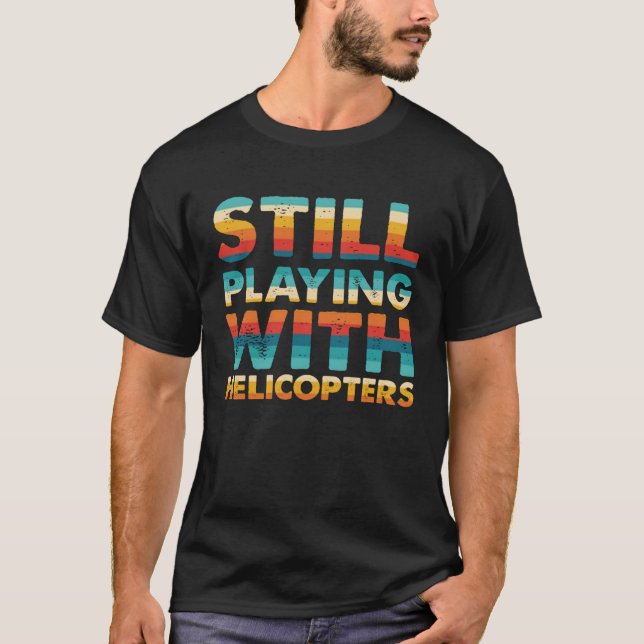 Spelar fortfarande med helikopterpilot da t shirt (Framsida)