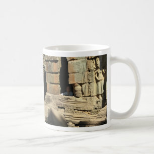 Spelar i ruinerna.. Ta Prohm, Kambodja Kaffemugg
