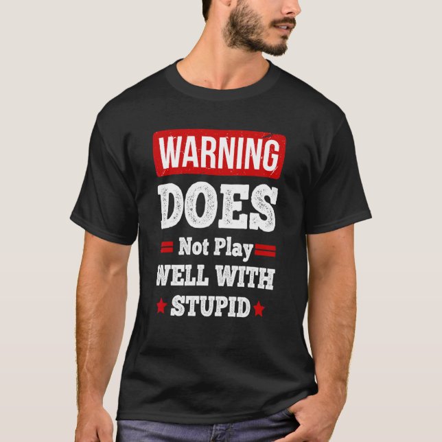 Spelar Inte Bra Med Dum 7 T Shirt (Framsida)