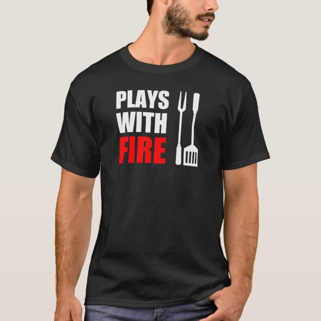 Spelar med brandgaller (på MÖRKEN) Tee Shirt (Framsida)