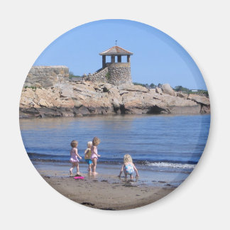 Spelar på stranden i Rockport, MORSA Magnet