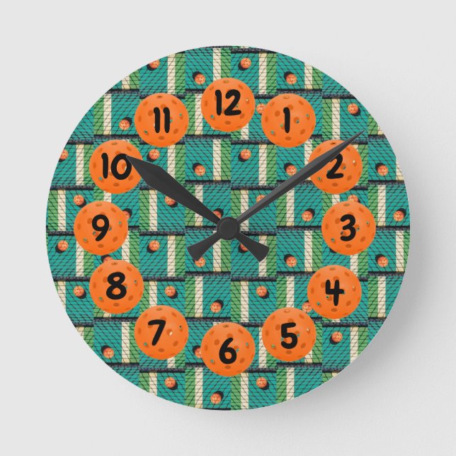 Spelar upp Pickleball 'Til på Streetlight-Komen på Rund Klocka (Framsida)