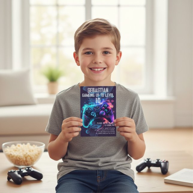 Spelar upp roligt födelsedag inbjudningar (Skapare uppladdad)