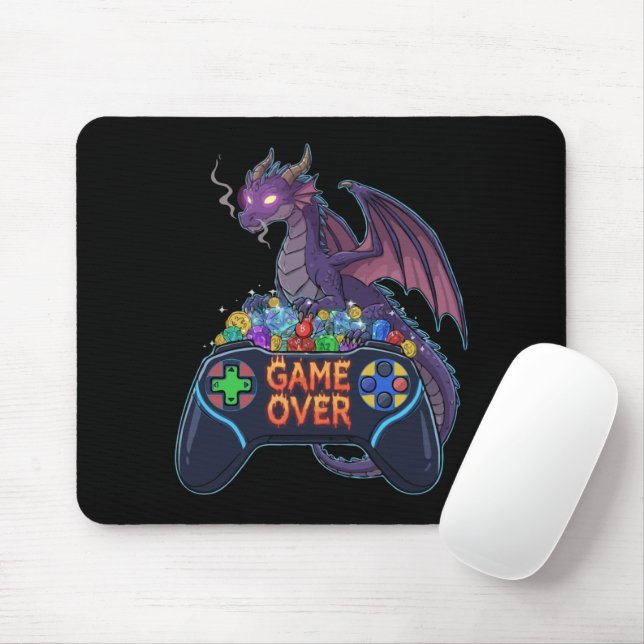 Spelardragon bevakar RPG-tärningsskatten på "Game  Musmatta (Med mus)