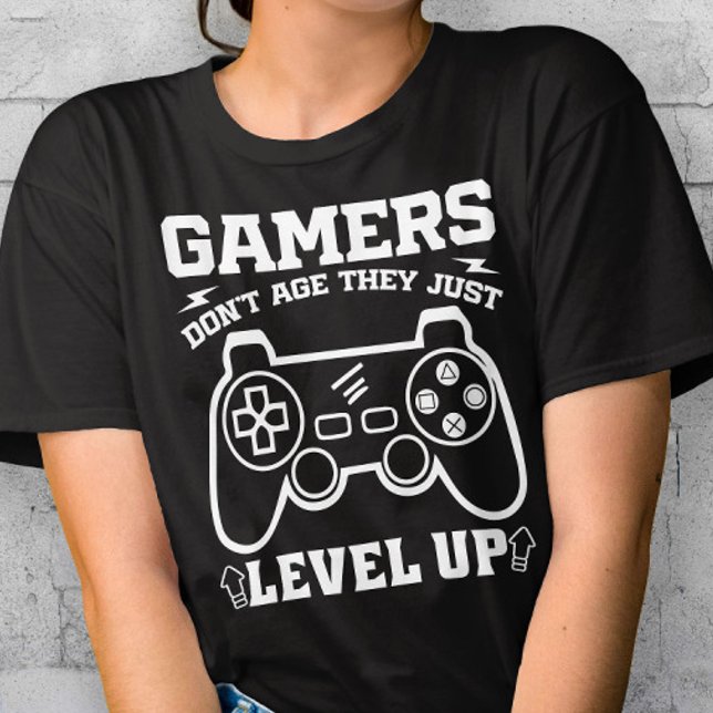 Spelare åldras inte De går bara upp i nivå Födelse T Shirt (Skapare uppladdad)