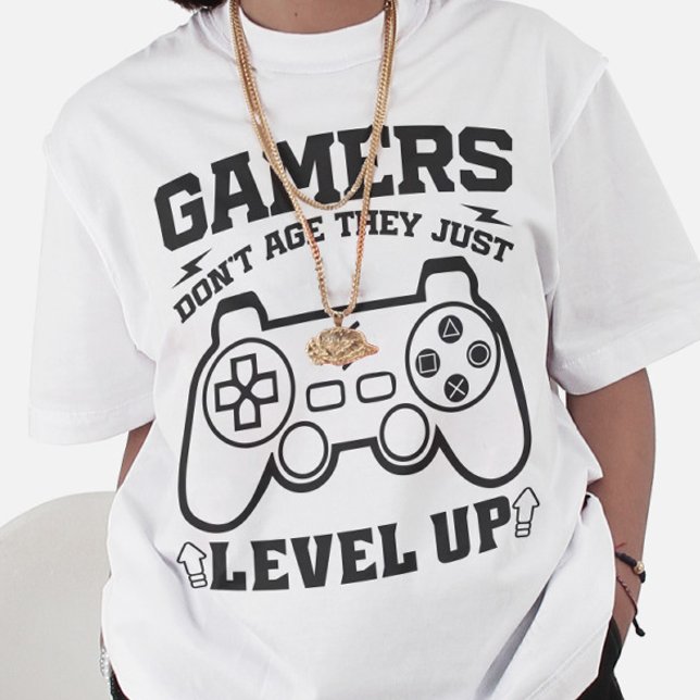 Spelare åldras inte De går bara upp i nivå Spelare T Shirt (Skapare uppladdad)