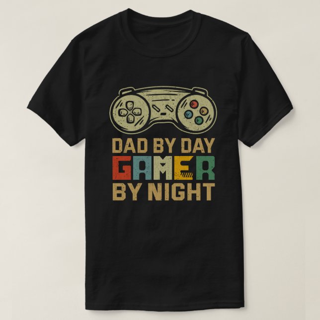 Spelare i pappa efter dag efter nattspelsspel med  t shirt (Design framsida)