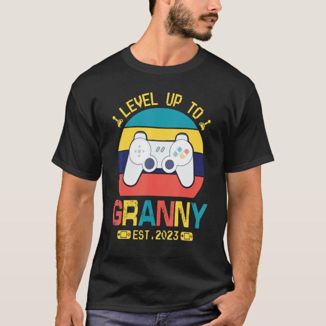 Spelarnivå upp till Granny Est 2023 Lycklig Mamma  T Shirt (Framsida)