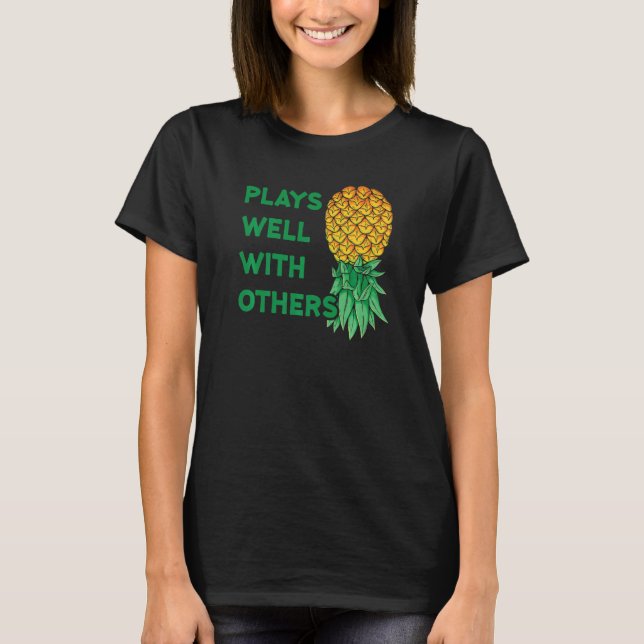 Spelas bra med andra upp och ned med ananas poly t shirt (Framsida)