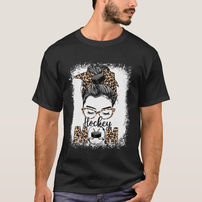 Speldagen Hockey Mamma Messy Bun Leopard Mor T Shirt (Framsida)