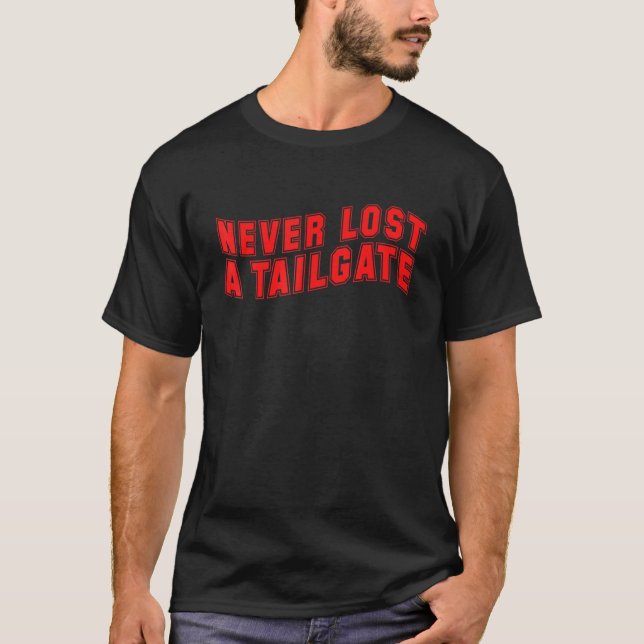 Speldagen i Söndag på fotbollsmatchen i manar är a T Shirt (Framsida)