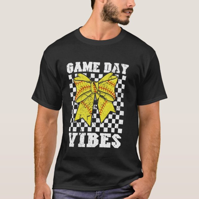 Speldagen Vibes Coquette Bow Softball Mamma Soft T Shirt (Framsida)