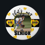 Speldagsknappen Senior Softball Player för föräldr Knapp<br><div class="desc">Visa ditt stöd med den här programspelets högsta knapp! Anpassa till spelarens bild,  nummer och år. "Senior" kan också anpassas om du väljer det.</div>