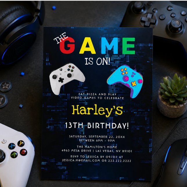 Spelet är igång! Anpassad fotovideo Game Födelseda Inbjudningar (The Game Is On! Custom Photo Video Game Birthday Invitation)