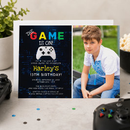 Spelet är igång! Anpassad fotovideo Game Födelseda Inbjudningar