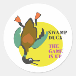 Spelet är uppe till T-Shirt Runt Klistermärke