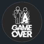 Spelet över Glitch Bride Groom Funny Bröllop Runt Klistermärke<br><div class="desc">Spelet över Glitch Bride Groom Funny Bröllop</div>