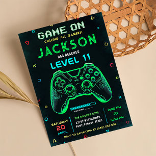 Spelet på Neon Video Game Födelsedagsfest inbjudan