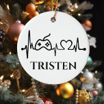 Spelspelspelsspelarens pulsslag Monogram Namn Julgransprydnad Keramik<br><div class="desc">Den här designen kan vara personlig i det område som tillhandahålls genom att ändra fotot och/eller text. Du kan också anpassa den genom att klicka på Anpassa den här mallen och sedan välja klicka för att anpassa ytterligare alternativ och ta bort eller ändra färg i bakgrunden, lägga till text, ändra...</div>