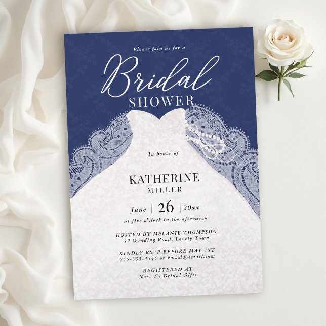 Spets Pärlor Klänning Marinblå Elegant Bröllopsfes Inbjudningar (lace bridal shower theme navy blue white elegant dress pearls modern calligraphy classy chic)