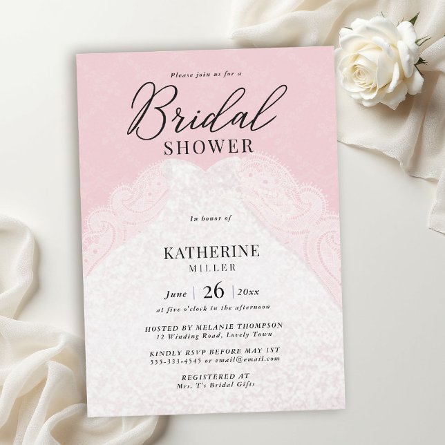 Spets Pärlor Klänning Rödlila Rosa Elegant Bröllop Inbjudningar (lace bridal shower theme blush pink white elegant dress pearls modern calligraphy classy invitation)