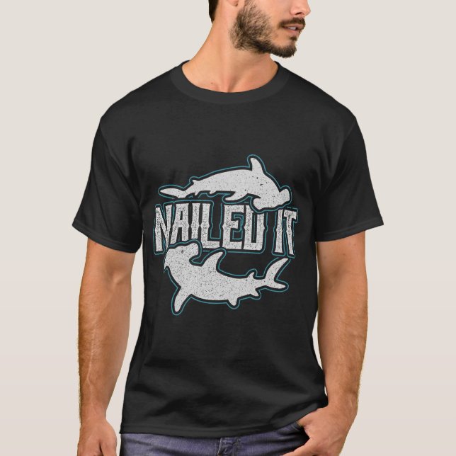 Spikade det Hammarhaj T Shirt (Framsida)