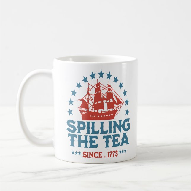 Spilling av tea sedan 1773 Rött vitt blått Funny 4 Kaffemugg (Vänster)