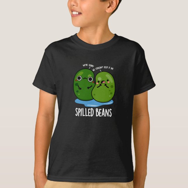 Spilling Beans Funny Veggie Bean Pun Mörk BG T Shirt (Framsida)