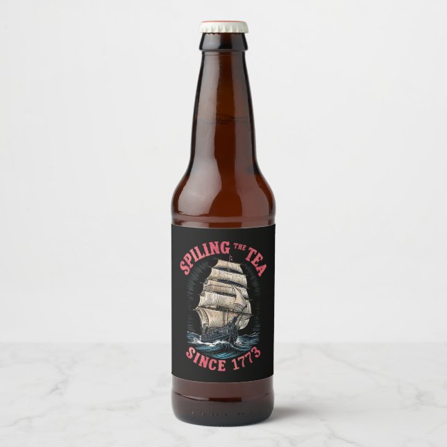 Spilling the Tea sedan 1773 4 juli Ölflaska Etikett (Framsida)