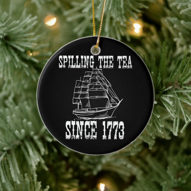 Spilling the Tea sedan 1773. Julgransprydnad Keramik (Träd)