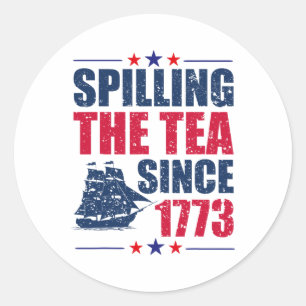 Spilling the Tea sedan 1773 Women History Teacher Runt Klistermärke