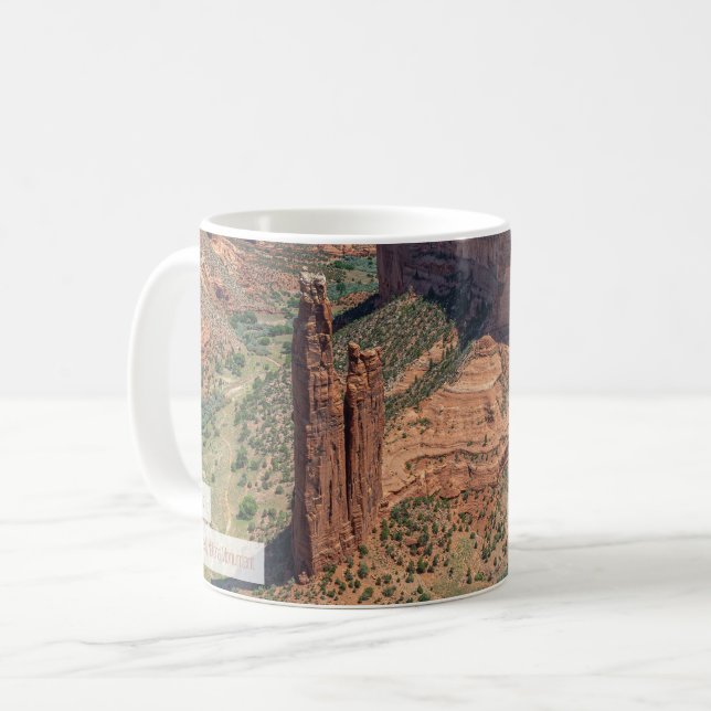 Spindeln sten vid Canyon de Chelly Psalm 8:9 KJV Kaffemugg (Framsida vänster)