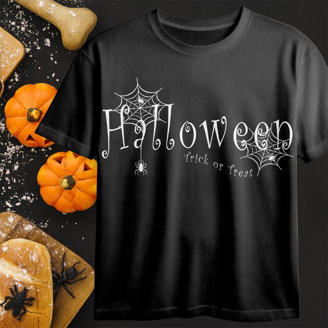 Spindelnät och spindlar över Halloween T Shirt (Skapare uppladdad)