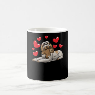 Spinone Italiano Hund med Mjukisdjur och Kaffemugg