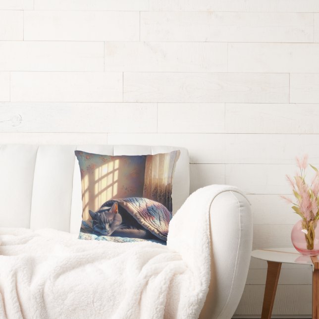 Spipande katt under en kvarn kudde (Soffa)