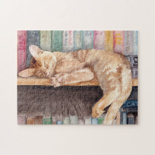 Spipande Orange Tabby katt på en bokhylla Pussel