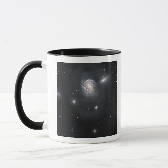 Spiral galaxy NGC 4911 Mugg (Vänster)