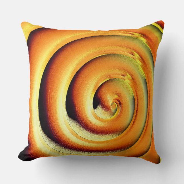Spiral med stor glansig orange över svart kudde (Framsida)