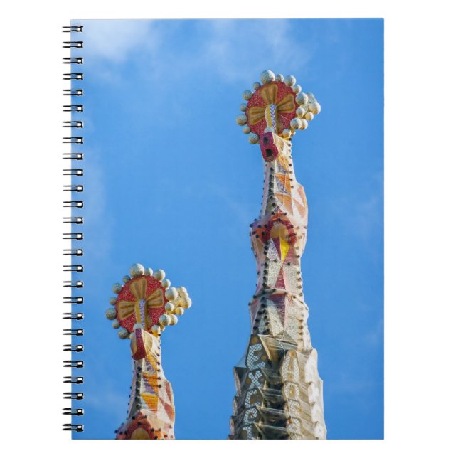 Spires of La Sagrada Familia in Barcelona, Spanien Anteckningsbok (Framsidan)