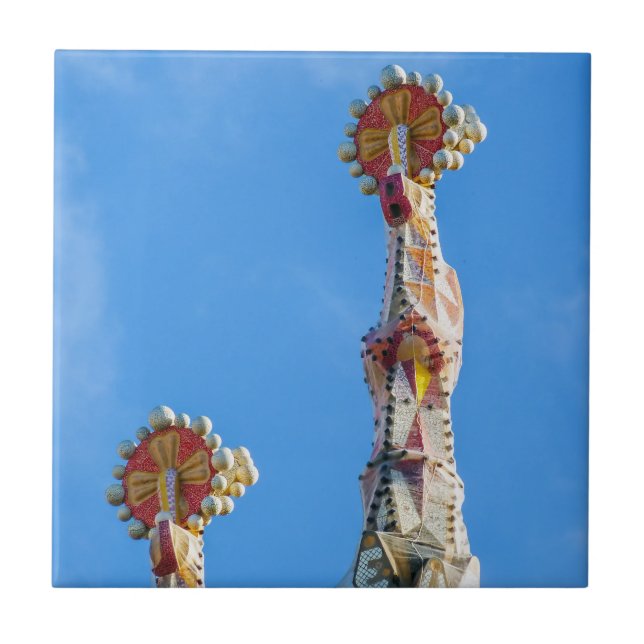 Spires of La Sagrada Familia in Barcelona, Spanien Kakelplatta (Framsidan)