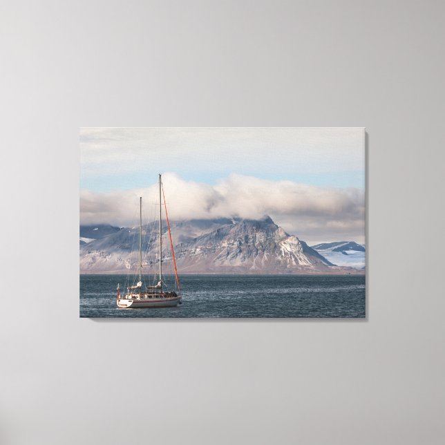 Spitsbergen Svalbard Sailboat Canvastryck (Framsida)