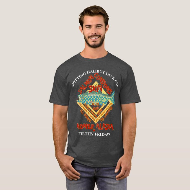 SPITTING HALIBUT DIVE PUB HOMER ALASKA SHACK AK T SHIRT (Hel framsida)