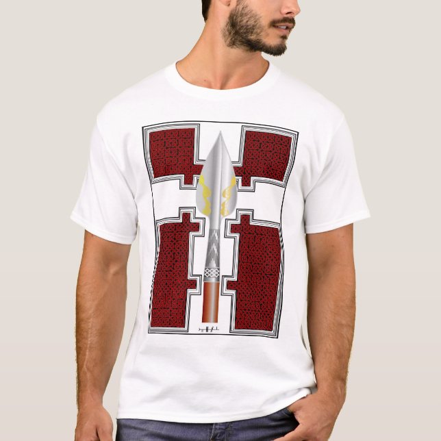 Spjut av Lúgh - skjortan beklär design T-shirt (Framsida)
